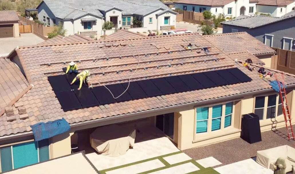 4 Benefits to Working with a Solar Roofing Company